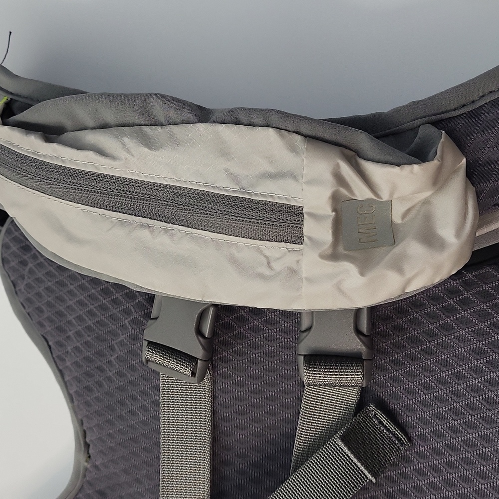 MEC Hydration Backpack - Picture 3 of 6